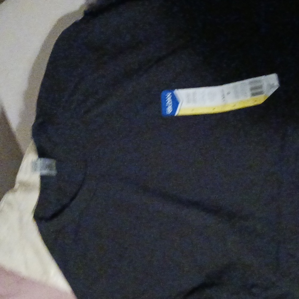 Gildan black u neck size Large tshirt